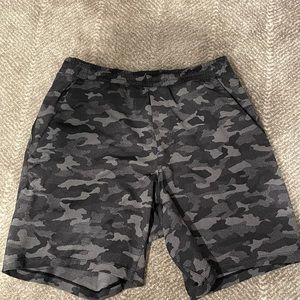 7” lululemon pace break shorts!